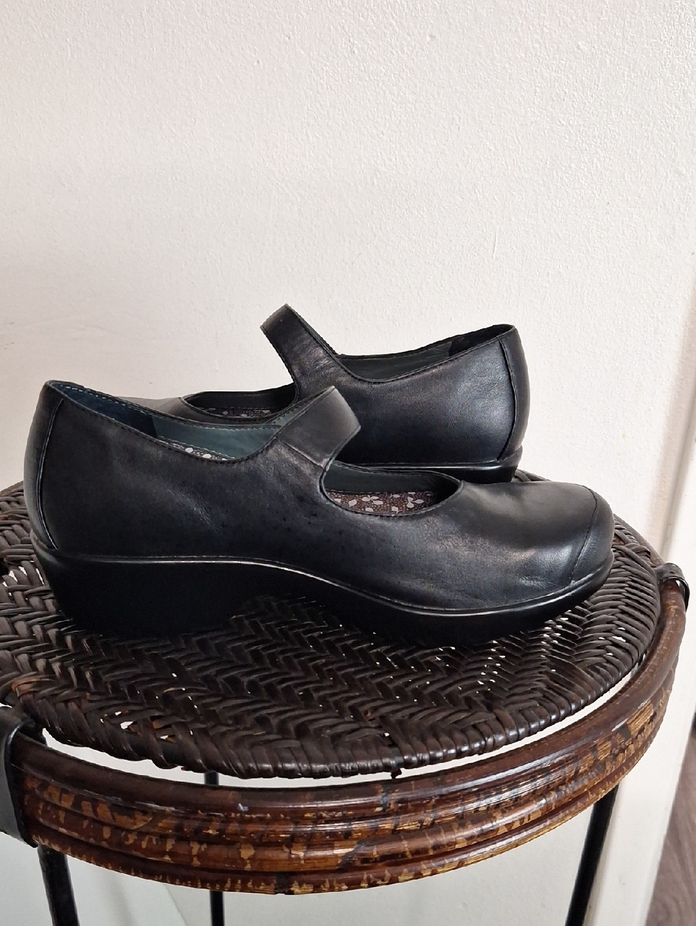 Dansko Mary Jane Shoes 37 US 7 Black Leather Rosette Button Portugal - Picture 5 of 11